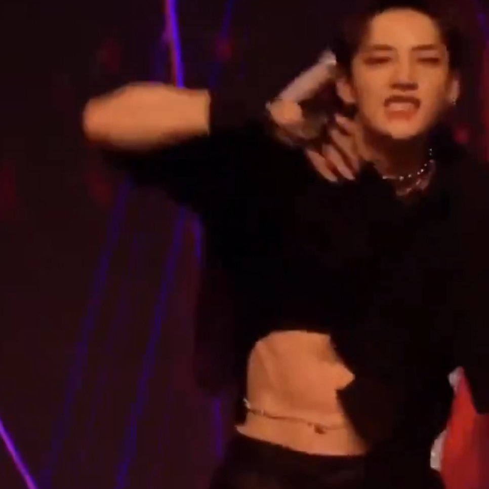 Chan is really enjoying those waistchains and i can't ask for more! 🔥🔥🔥🔥