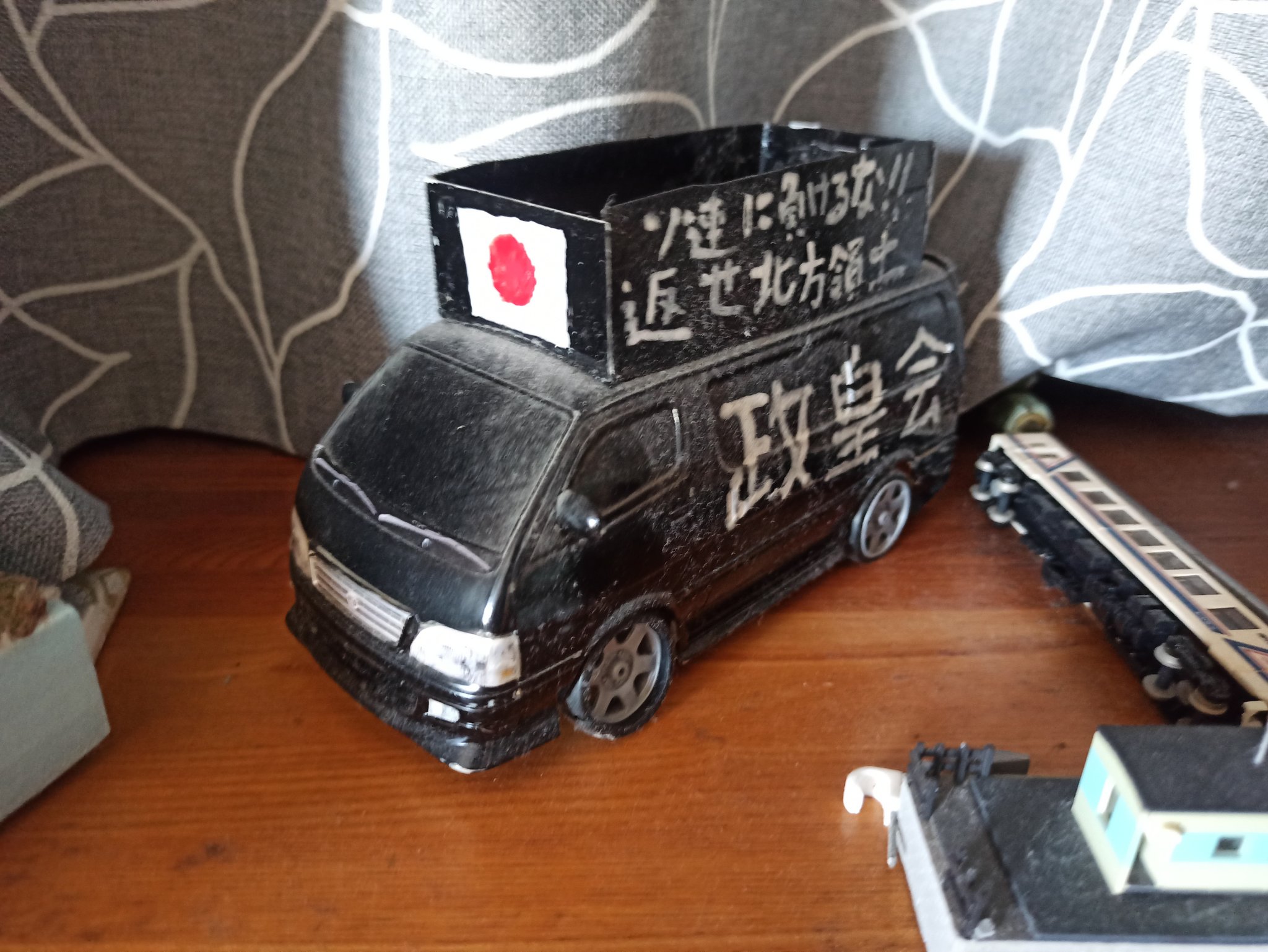 依頼完成品右翼街宣車ハイエース