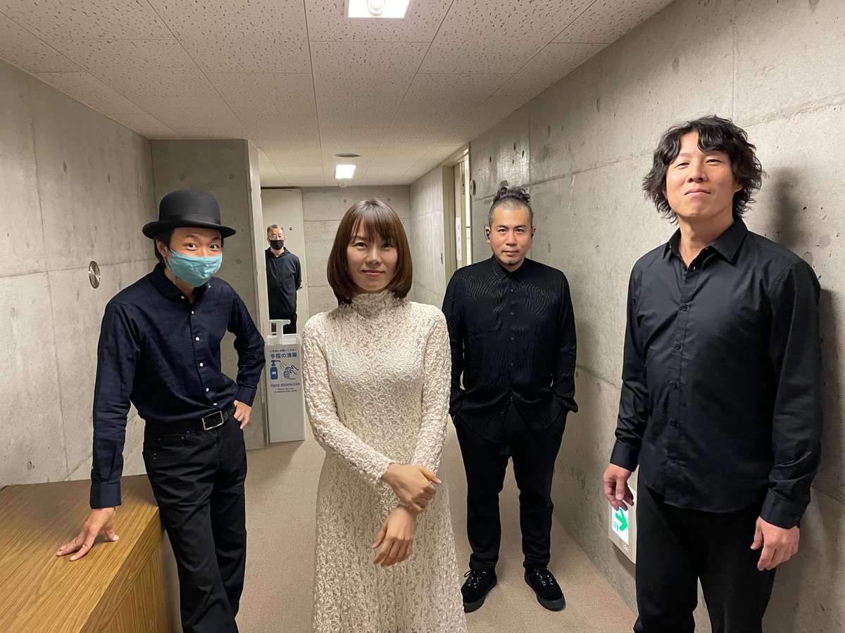 半崎美子スタッフ 広島県庄原市民会館での 明日を拓くコンサート 21 無事に終わりました 延期公演の中 温かい皆様に囲まれて また記憶に残るコンサートになりました ピアノ 櫻田泰啓 アコーディオン 新井武人 パーカッション 入倉良 舞台監督 野津 半崎美子スタッフ 広島県庄原市民会館での 明日を拓くコンサート 21 無事に終わりました 延期公演の中 温かい皆様に囲まれて また記憶に残るコンサートになりました ピアノ 櫻田泰啓 アコーディオン 新井武人 パーカッション 入倉良 舞台監督 野津