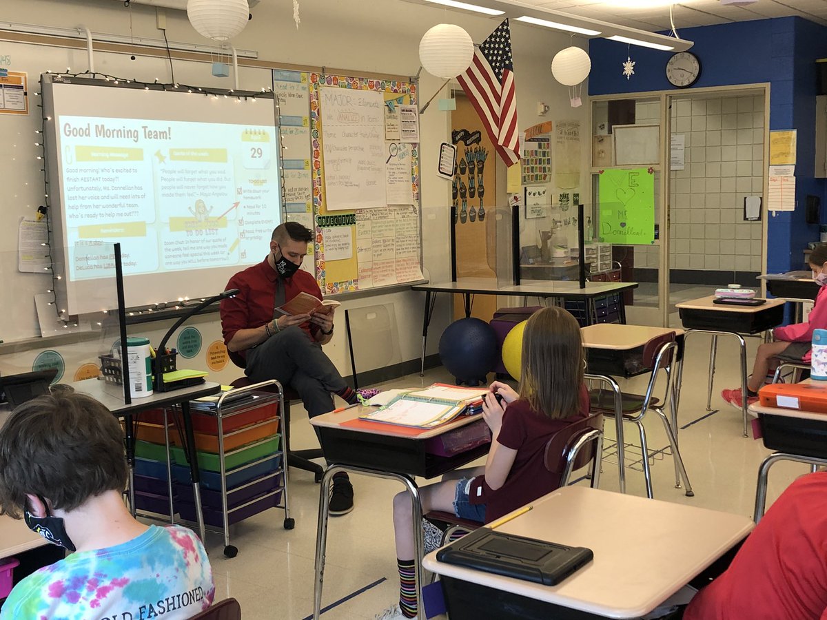 No voice, no problem! 😂 Thanks Mr. <a href="/StephanPron/">Steve Pron</a> for taking over our read-aloud today! #SMHorsePower <a href="/dasd_sm/">Springton Manor Elementary School</a>