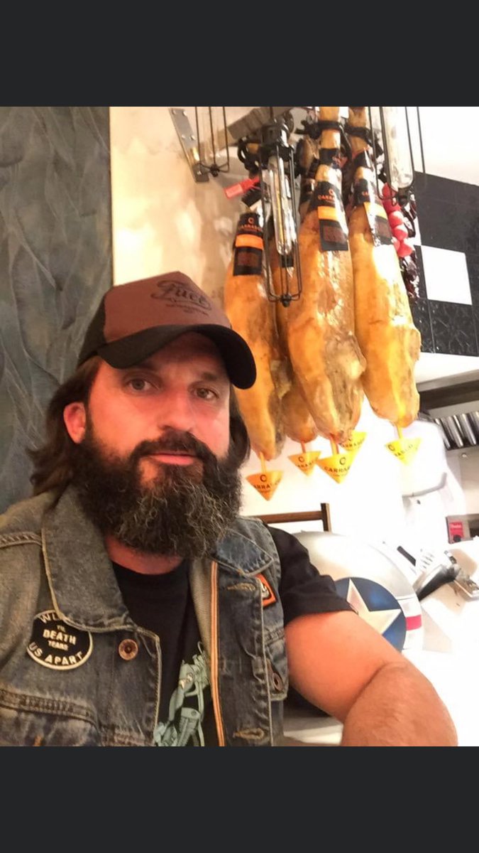 POLITOFASHION's tweet image. DEP, amigo