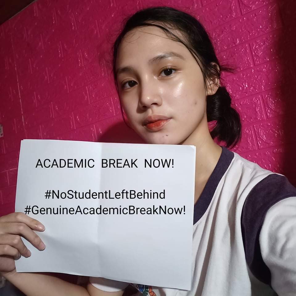 Nakikiisa ang mga kabataang-estudyante mula sa Anakbayan Morayta sa nailunsad na kilos-protesta kanina hinggil sa panawagan ng mga estudyante sa pahirap na distance learning, mataas na matrikula, at mga hindi maka-estudyanteng polisiya ng mga pamantasan.

#NoStudentsLeftBehind