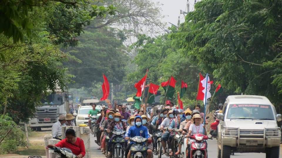 011208Y's tweet photo. A motorcycle strike in #Shwebo.
#Apr30Coup
#InternetShutdown
#WhatsHappeningInMyanmar https://t.co/1FvFCVy51d