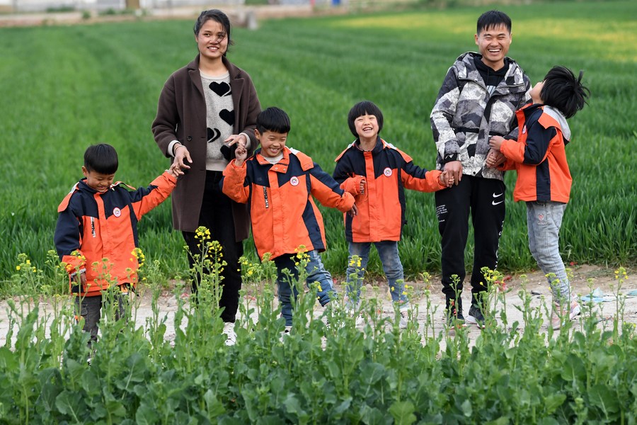 China_Fact's tweet photo. #OnThisDay: April 30 marks #SpankOutDay, aiming to raise awareness of the harmful effect of physical punishment.
China’s domestic violence law, enacted in 2015, clearly states to prohibit physical abuse against children, helping break the traumatic silence for the victims. https://t.co/F0gimixati