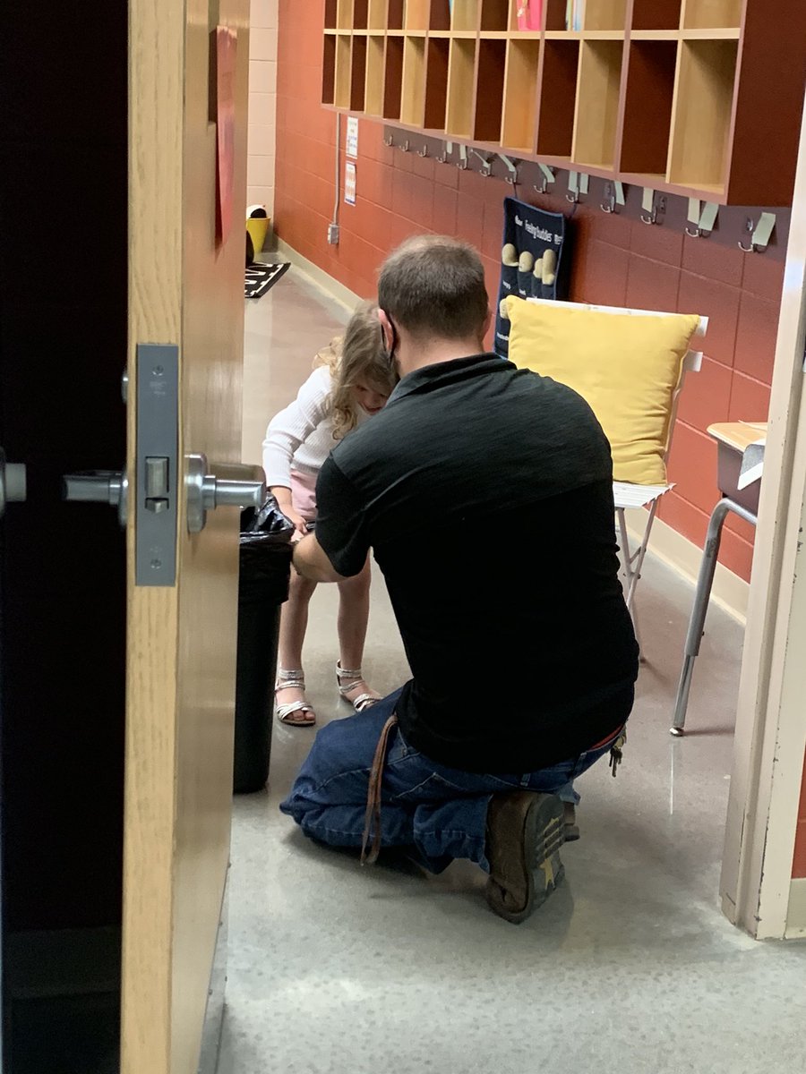 I couldn’t find Ozzie after school. That’s because she was in another classroom asking Mr. John if she could help him clean. So he stopped and took time to teach her how to tie the bags around the trash cans! 💕 Thank you for investing in her, Mr. John. #woheleads <a href="/WOHETIGERS/">Willard Orchard Hill</a>