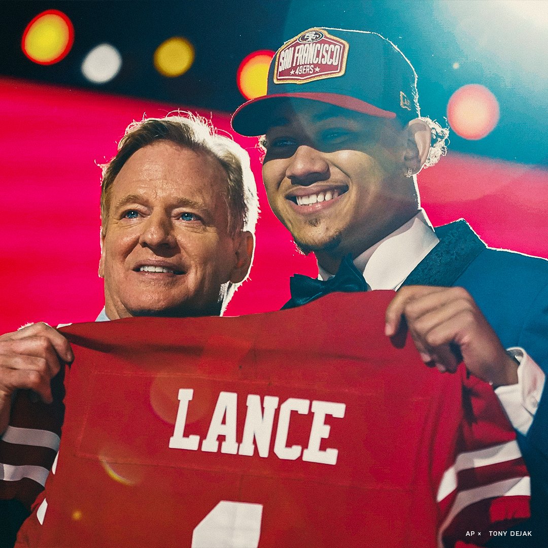 49ers's tweet photo. When the dream becomes reality. 

#NFLDraft | #49ersDraft https://t.co/CtFrblXe68
