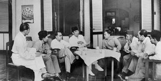 Kesepakatan ini diterima oleh sidang PPKI"Piagam Jakarta" yg sudah mengalami perubahan itu ditetapkan sebagai pembukaan UUD 19459/13