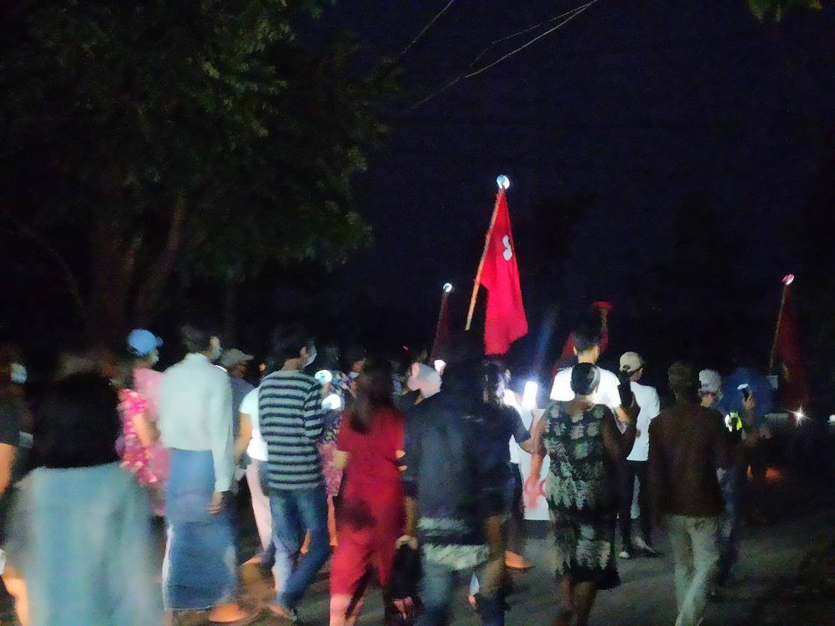 Dawei: The pro-democracy supporters marched together with flashlights for the drawn strike this morning in opposition to Military dictatorship. #WhatsHappeningInMyanmar #Apr30Coup