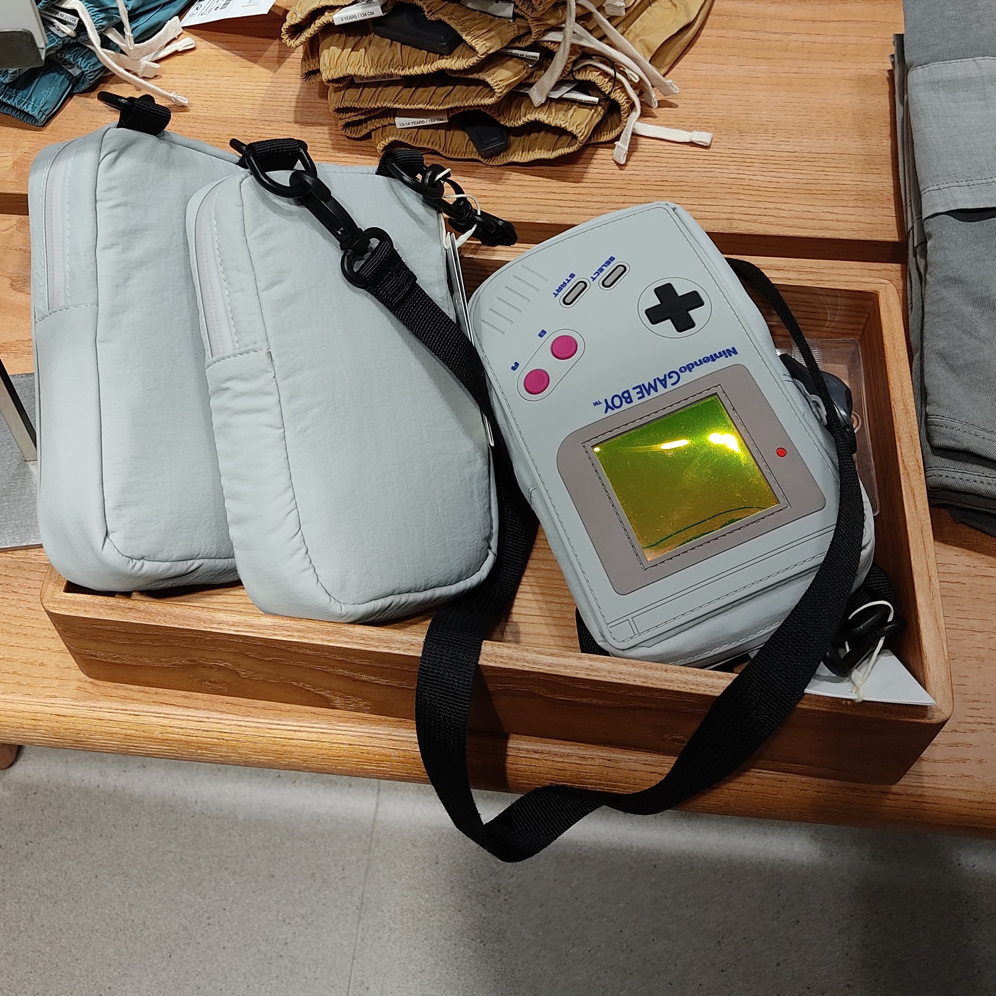 ZARA 任天堂コラボ スーパーファミコン ウエストバッグ ZARA任天堂コラボ スーパーファミコンバッグ - メルカリ
