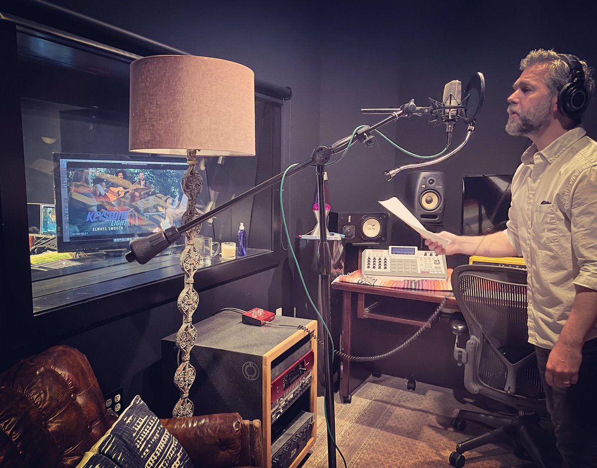 iamryonthomas's tweet photo. Love working in the studio. Especially when I get to sing beer tunes for @KeystoneLightUS at the amazing @mophonics studio.
#alwayssmooth #keystonelight #singing #commercial #beer #workingactor #recordingstudio #mophonics #actor #beercommercial #ryonthomasla #ryonthomas https://t.co/B0J63AcqFw