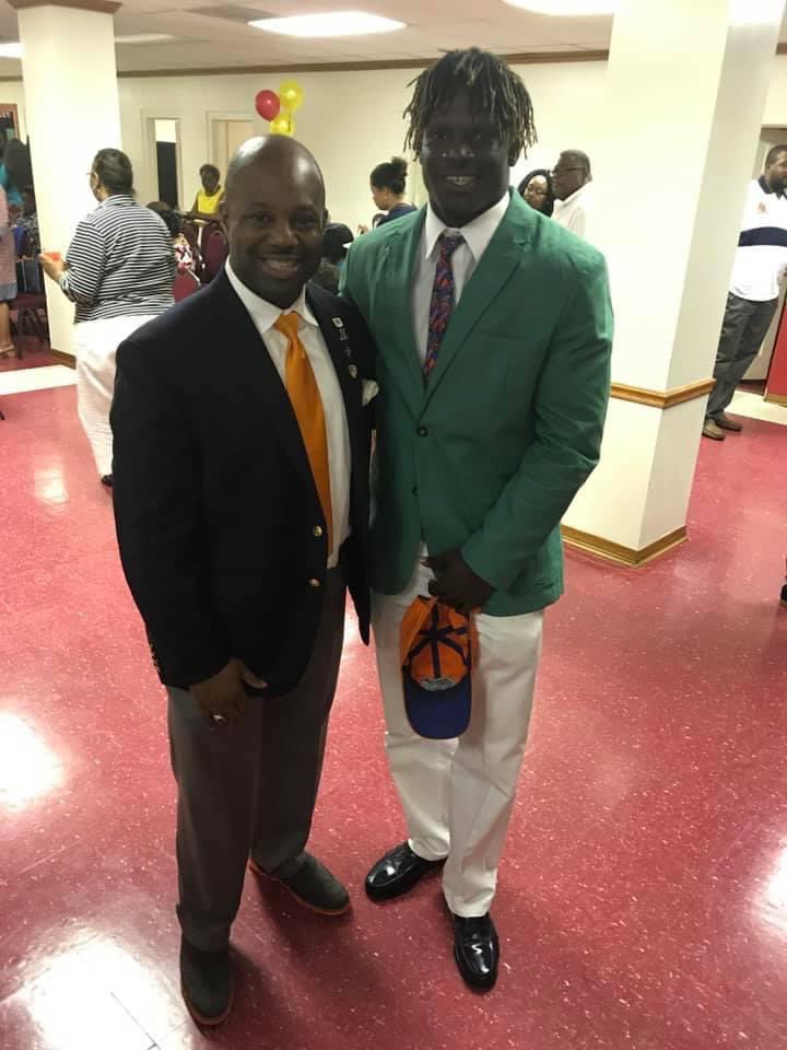 DrSetItOff's tweet photo. Congratulations to @MobileKL alum @0fficialC2N. I have had the opportunity to mentor KT since the 9th grade. I wishing and praying for his success. #NFLDraft2021 #1stRound #20thPick #IAmAchievement #AKutAbove #NYGiants https://t.co/sUJesUvNs3