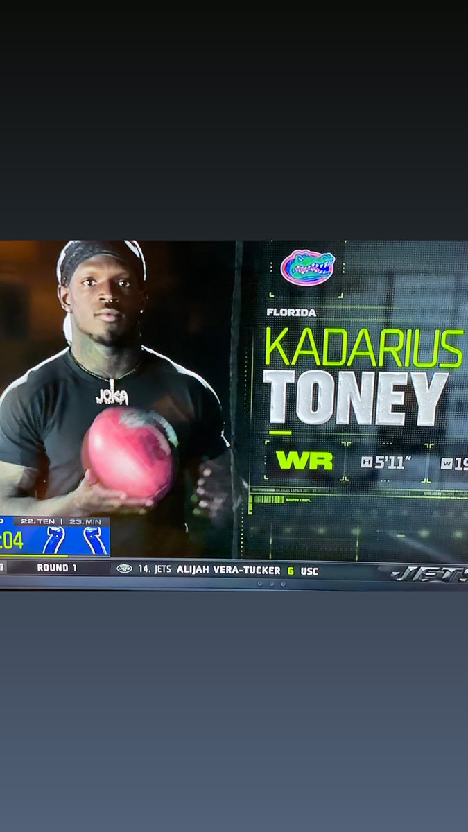 DrSetItOff's tweet photo. Congratulations to @MobileKL alum @0fficialC2N. I have had the opportunity to mentor KT since the 9th grade. I wishing and praying for his success. #NFLDraft2021 #1stRound #20thPick #IAmAchievement #AKutAbove #NYGiants https://t.co/sUJesUvNs3