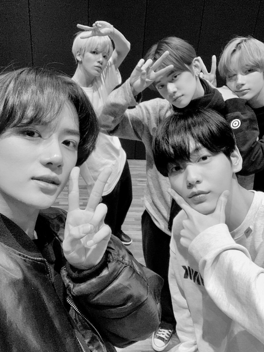 TXT_members tweet picture