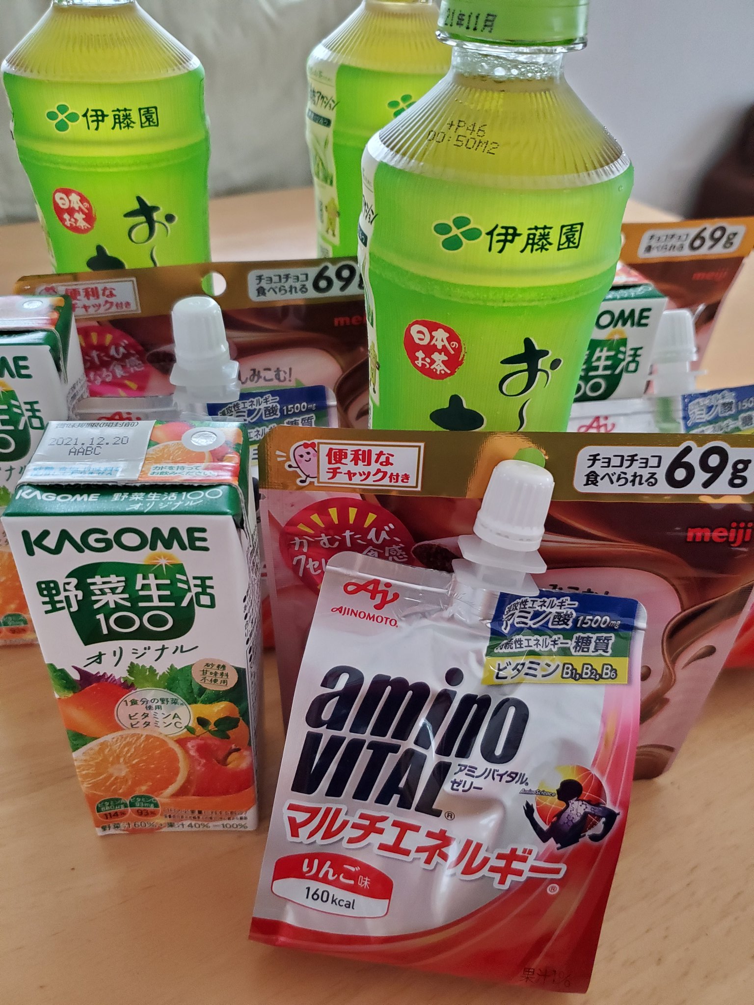 Perolin ミニチュアフード 明日から3日分の私のイベント用ランチ お いお茶 カゴメ野菜生活 マルチエネルギーりんご味 ガルボつぶ練り苺 毎日これらのみ 笑 T Co D9w7zhepff Twitter