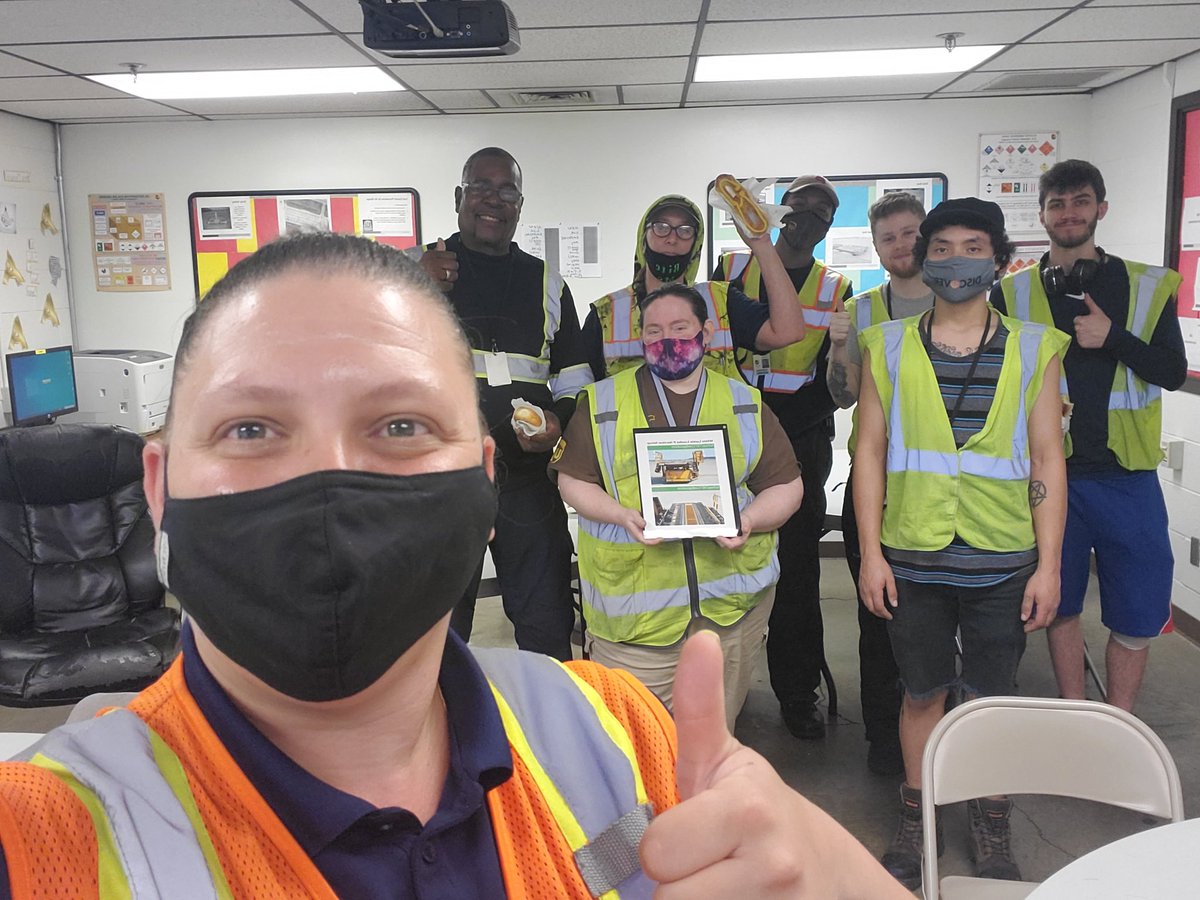 Thursday thunder storms create a great opportunity for in class recognition and safety training. Cargo Loader configuration with a side of pretzels! @RayBarczak @LaurenCarroll44 @rickbiglin @LDubbsUPS @JPadin00 @UPSAirlines @ChesapeakUPSers