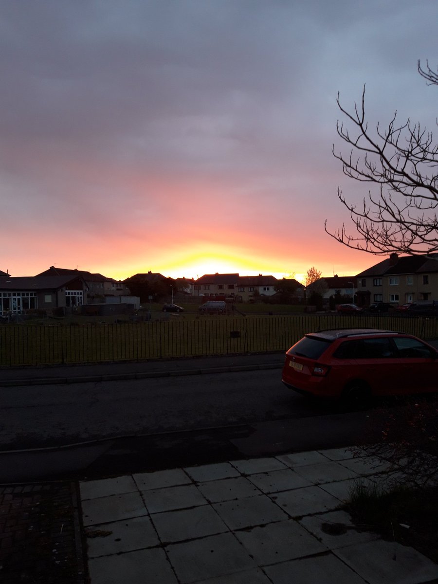 GREIGEXVS1300A's tweet photo. @WindyWilson88 Awake and getting ready for work. 
#Ballingry https://t.co/2LBWojMkgD