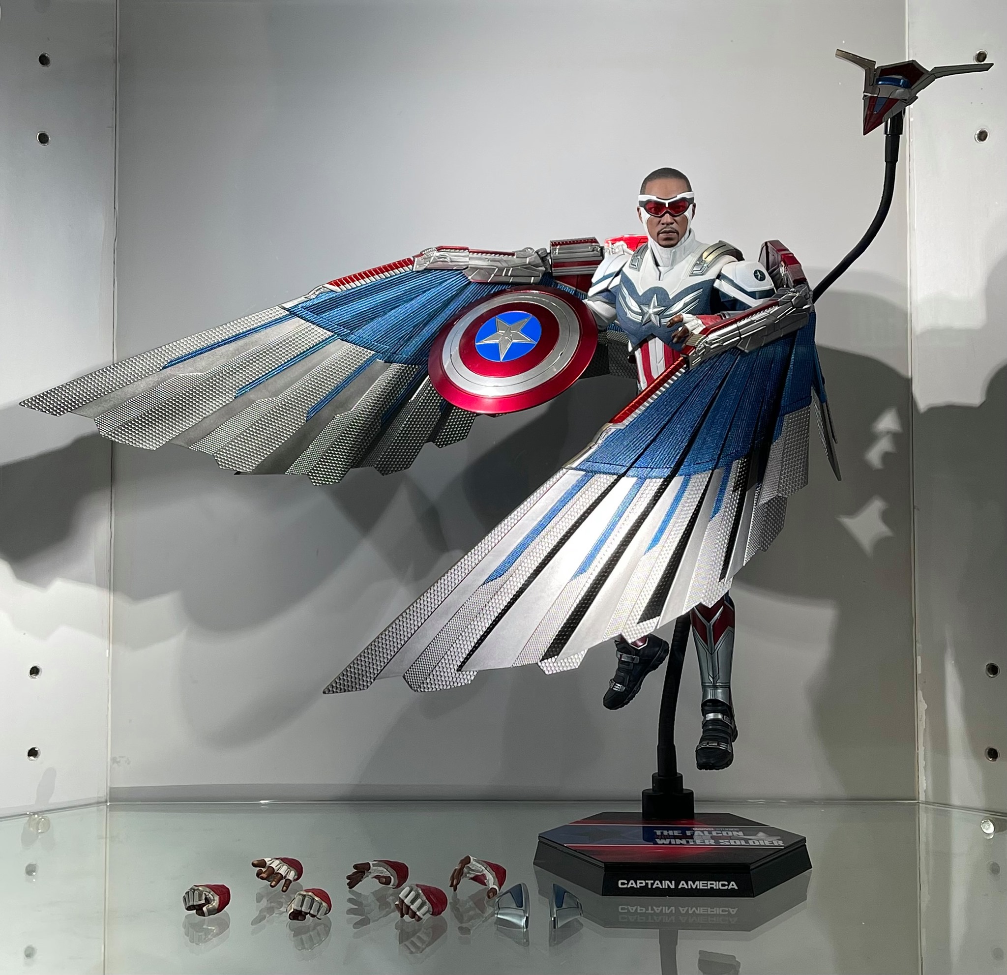 Hot toys falcon winter soldier 2025