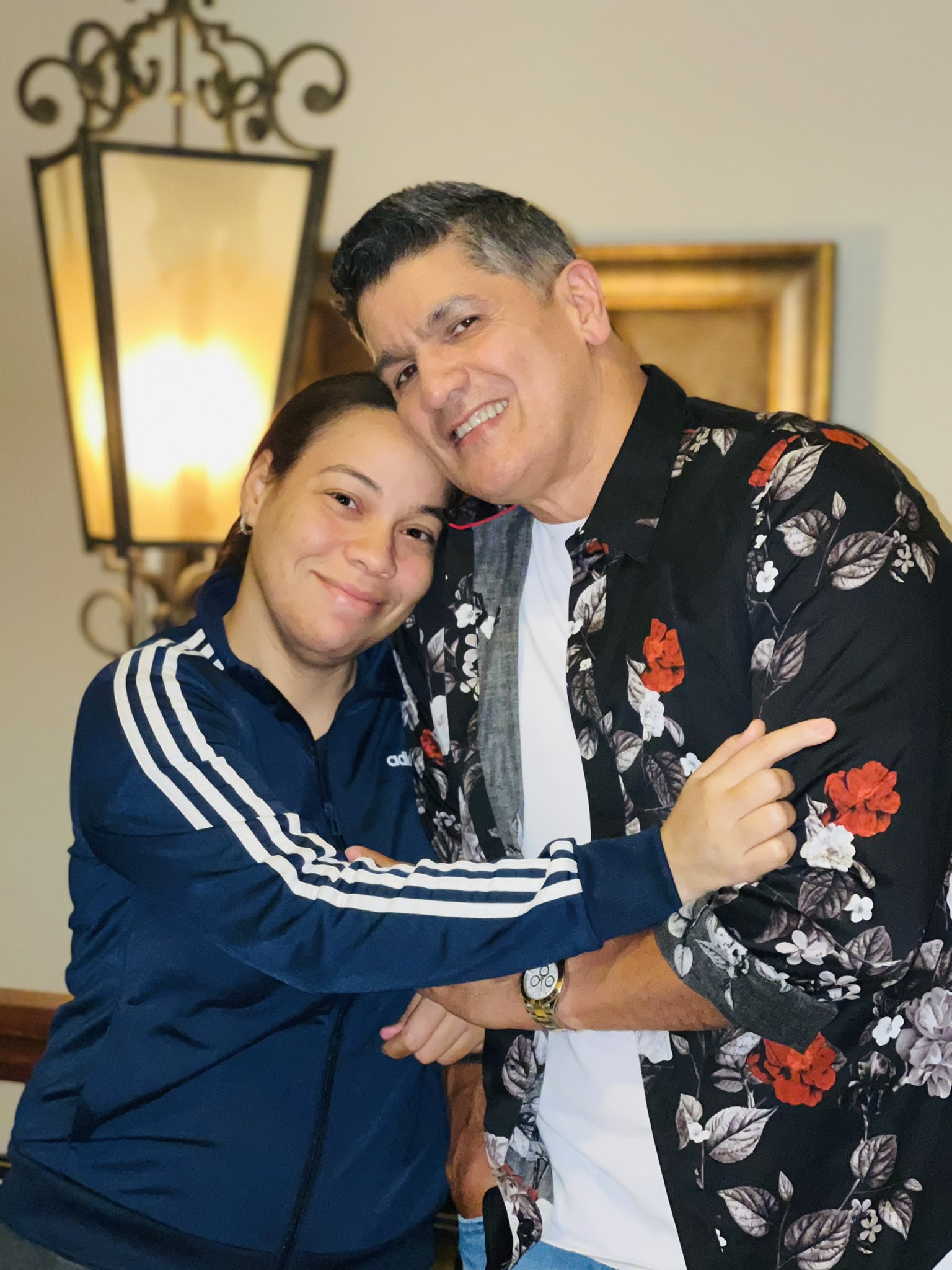 Recibiendo el cumpleaños de ¡Happy Birthday ! Boss  Martha   