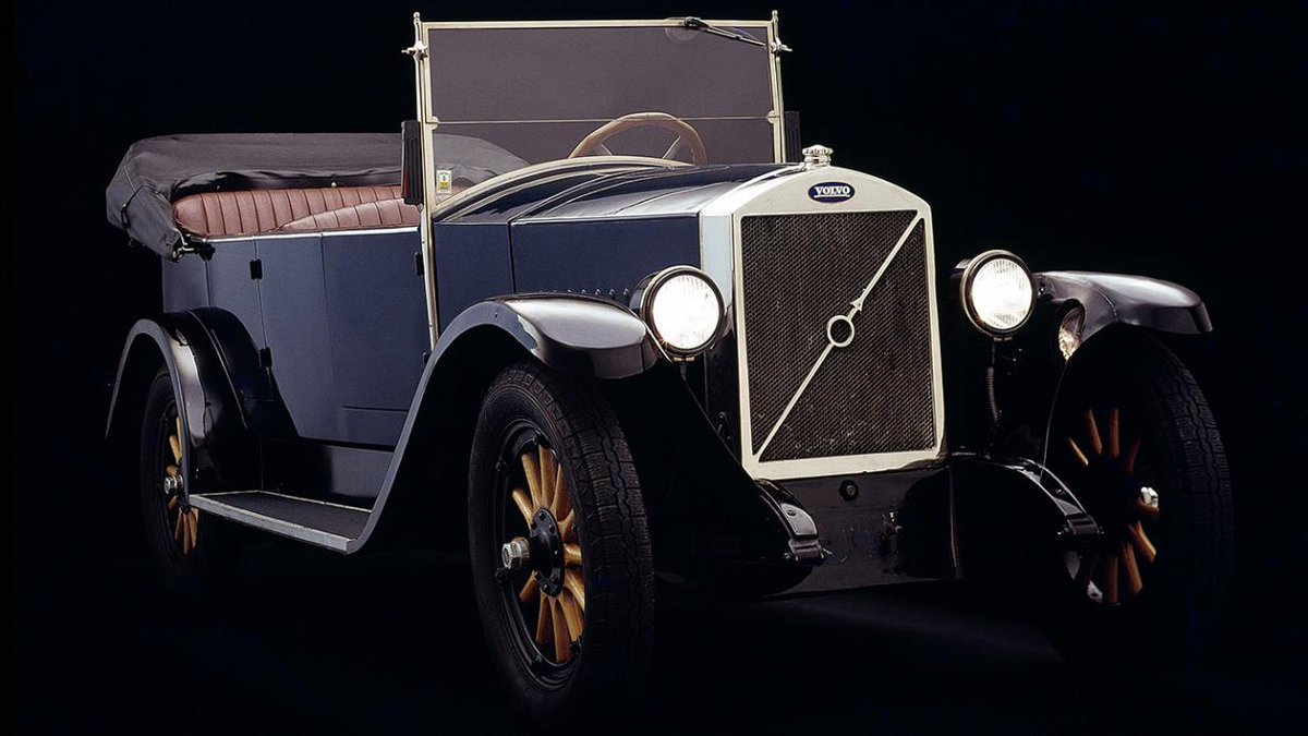 Some fascinating histories behind the car logos we see every day. — Top Gear 1. Volvo (1926): Volvo uses the chemical symbol for iron to symbolise the ‘strength and power’ of its cars. The company was started by Swedish firm SKF, which made bearings for the automotive industry.