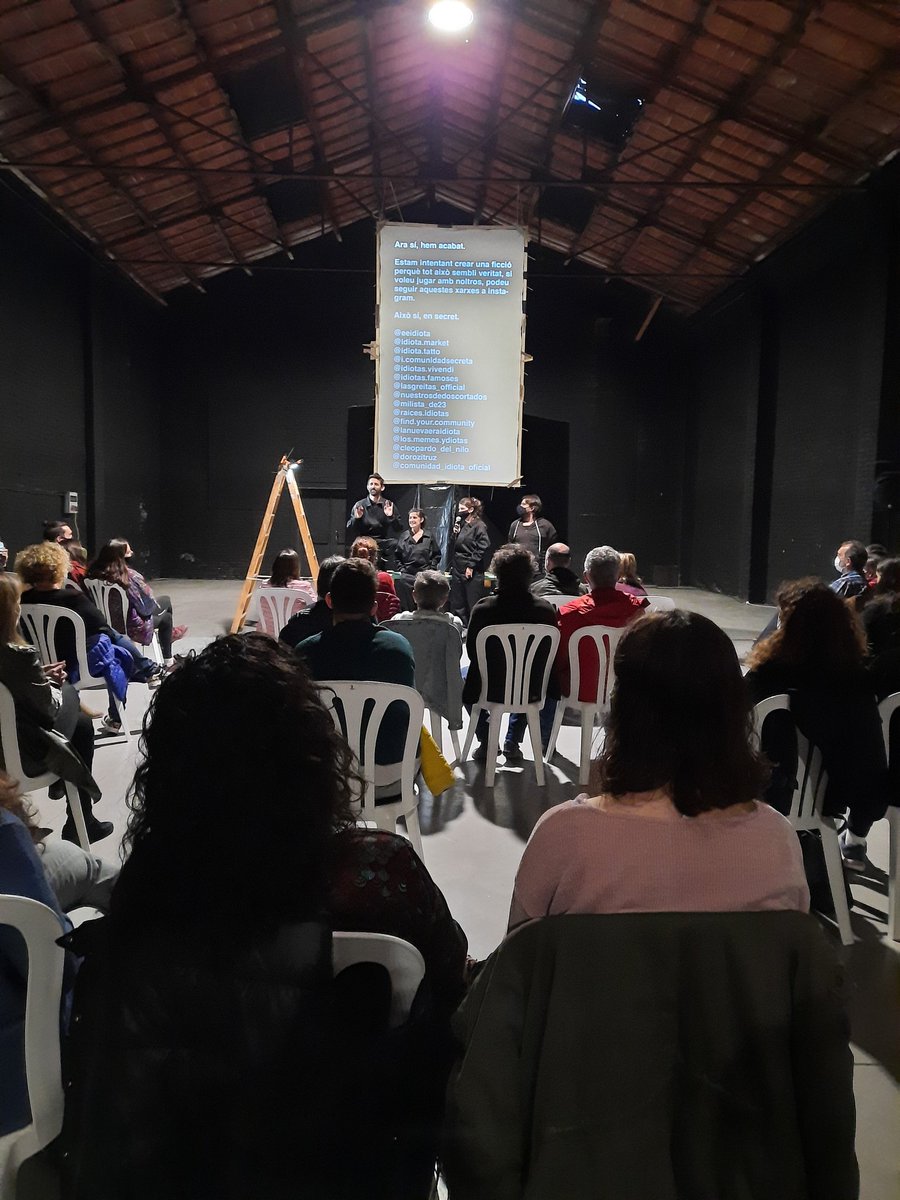 Possible idiota? Hermanas <a href="/picohueso/">Hermanas Picohueso</a> creant la nova religió "P-acte idiota" a l'#assaigobert de #FiraTàrrega.