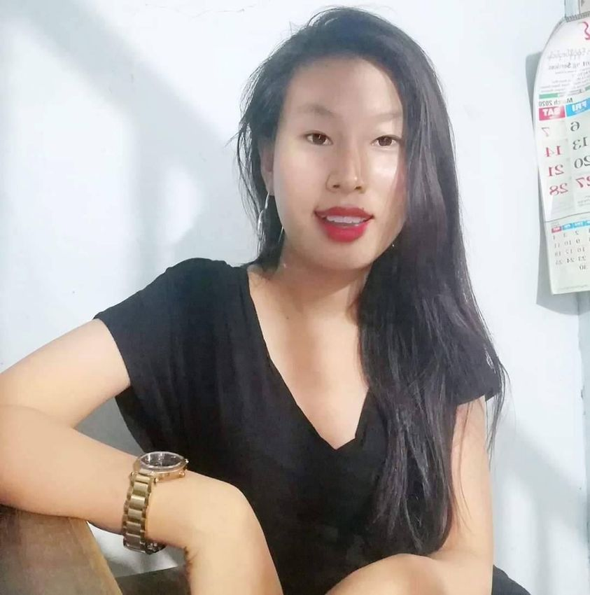 The woman in the photo was abducted by Military terrorists in plain clothes early this morning in #Pyinmana and the reason for the arrest is still unknown,
#Apr30Coup
#WhatsHappeningInMyanmar