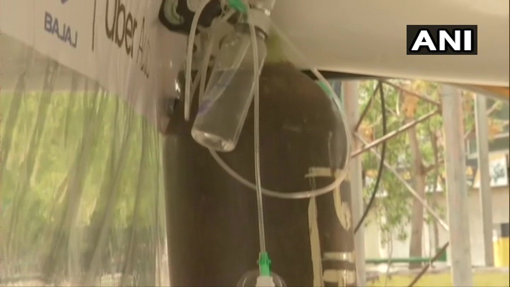 MP: An auto driver in Bhopal has converted his auto into an ambulance & takes patients to hospitals for free. Javed, the driver, says, "I saw on social media & news channels how people were being carried to hospitals due to the shortage of ambulance. So I thought of doing this."