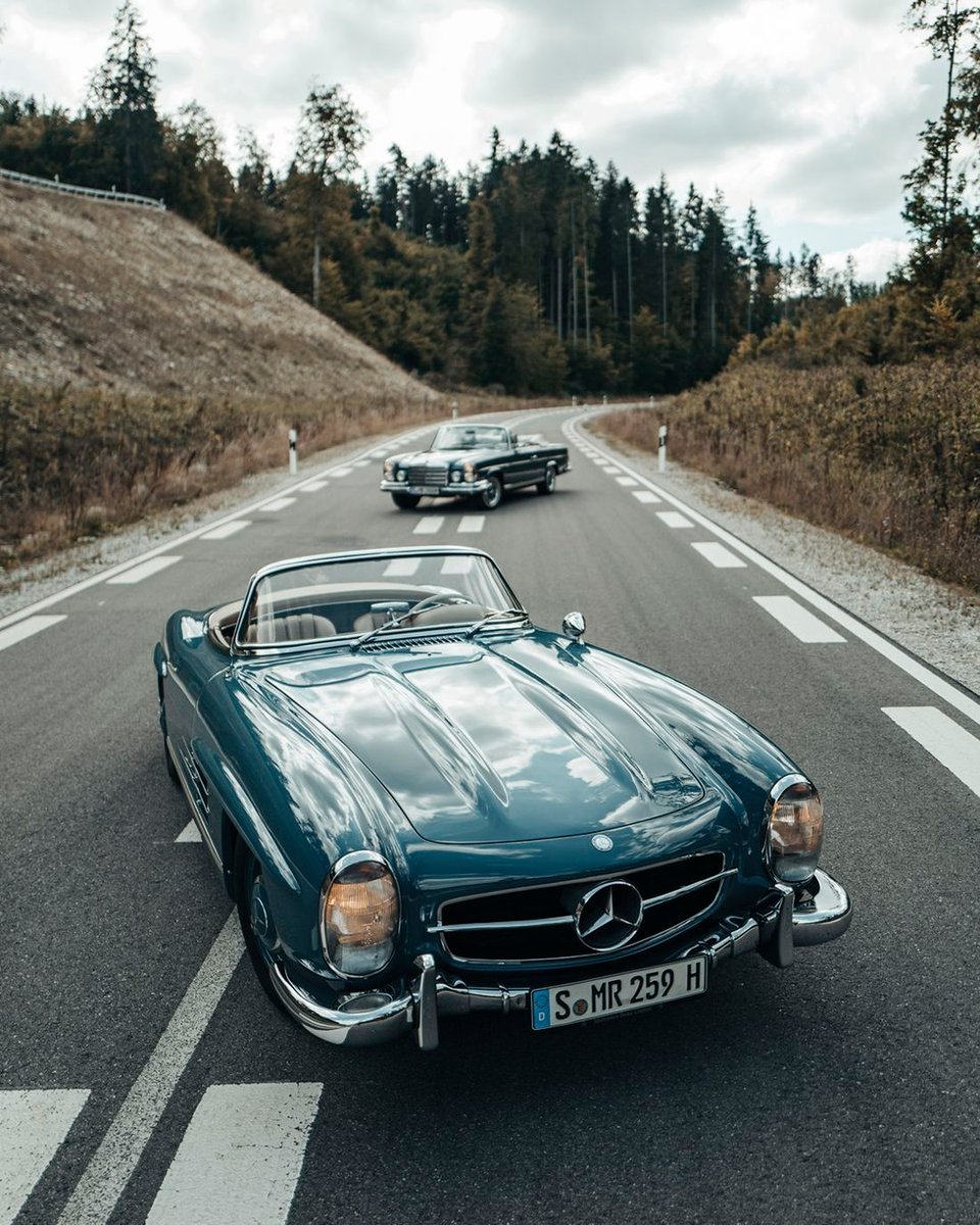 If given the choice, which car would you take out to cruise: the 300 SL Roadster or the 280 SE Cabriolet? Tell us in the comments! 

#MercedesBenz #MBclassic #300slRoadster #W198 #W111 
📷 by instagram.com/philipprupprec…