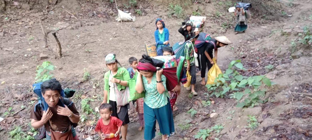 MayWongST's tweet photo. While #Myanmar #military reportedly tries to woo more #ethnic armies to sign 2015 nationwide ceasefire deal, it continues to launch air strikes against other ethnic territories like @knuhq, #RCSS &amp; #Kachin #KIA. #KNU says "you say 1 thing &amp; do another" #WhatsHappeninglnMyanmar https://t.co/7BHAioqxoH
