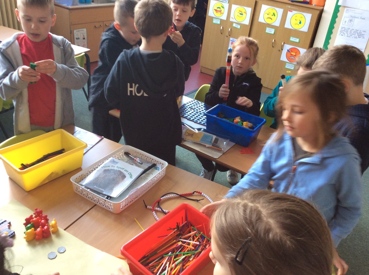 Ramseyspinning's tweet image. Palm Class are bringing some Maths to #CaptainTom100  😁 Looking for 100 natural objects, Celebrating 100! @ElliotFndtn  #makemathsfun