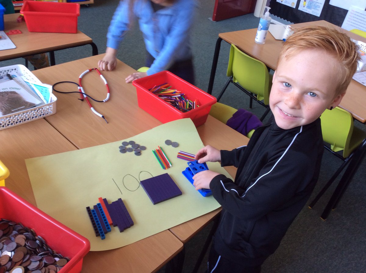 Ramseyspinning's tweet image. Palm Class are bringing some Maths to #CaptainTom100  😁 Looking for 100 natural objects, Celebrating 100! @ElliotFndtn  #makemathsfun