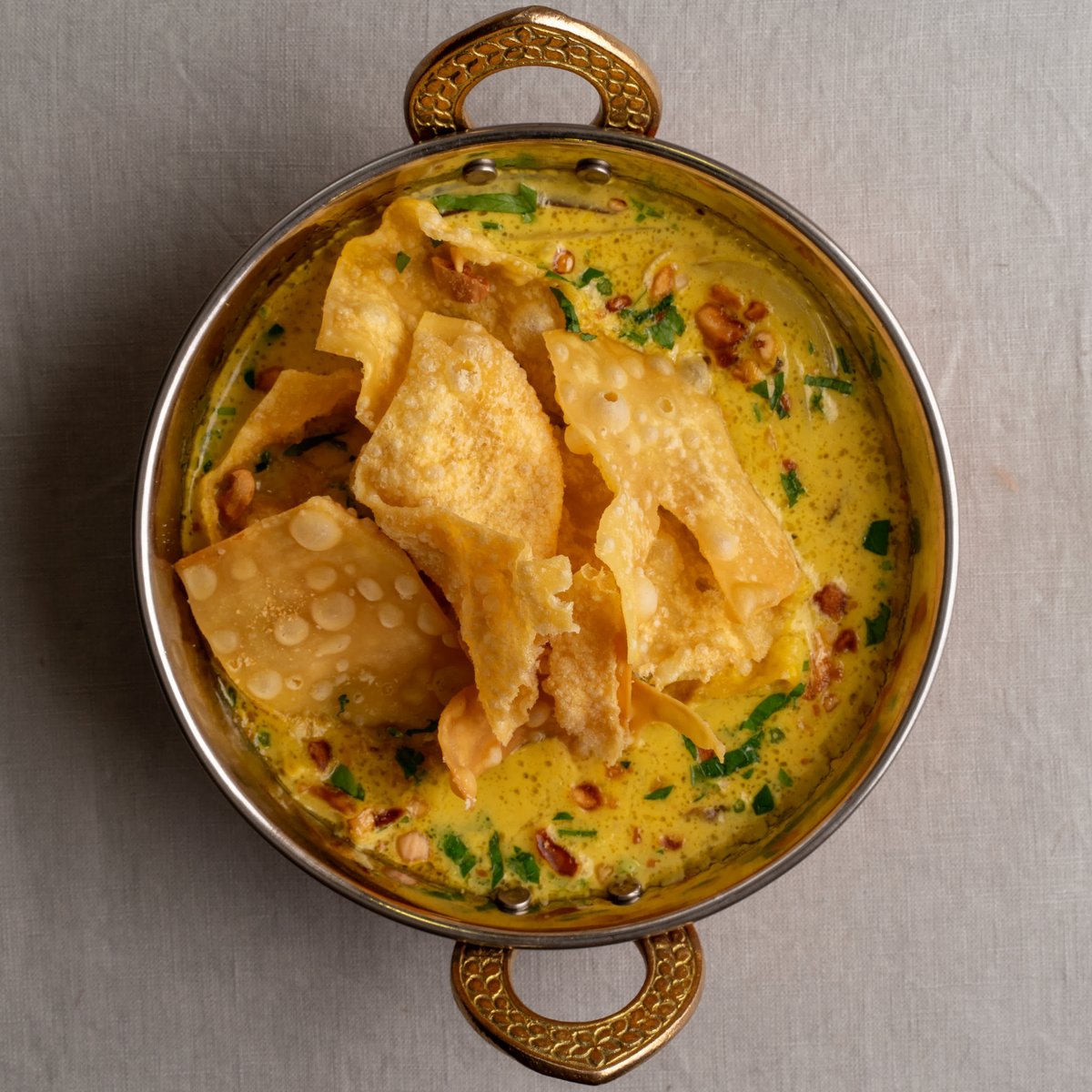 Hoy queremos presentaros nuestra maravillosa
sopa de coco al curry con shiitake, wantón frito y almendra tostada, ¿a que suena bien no? 🍲

Os recordamos que también podéis pedir los platos de carta  por nuestra tienda online
link tienda.ecocentro.es