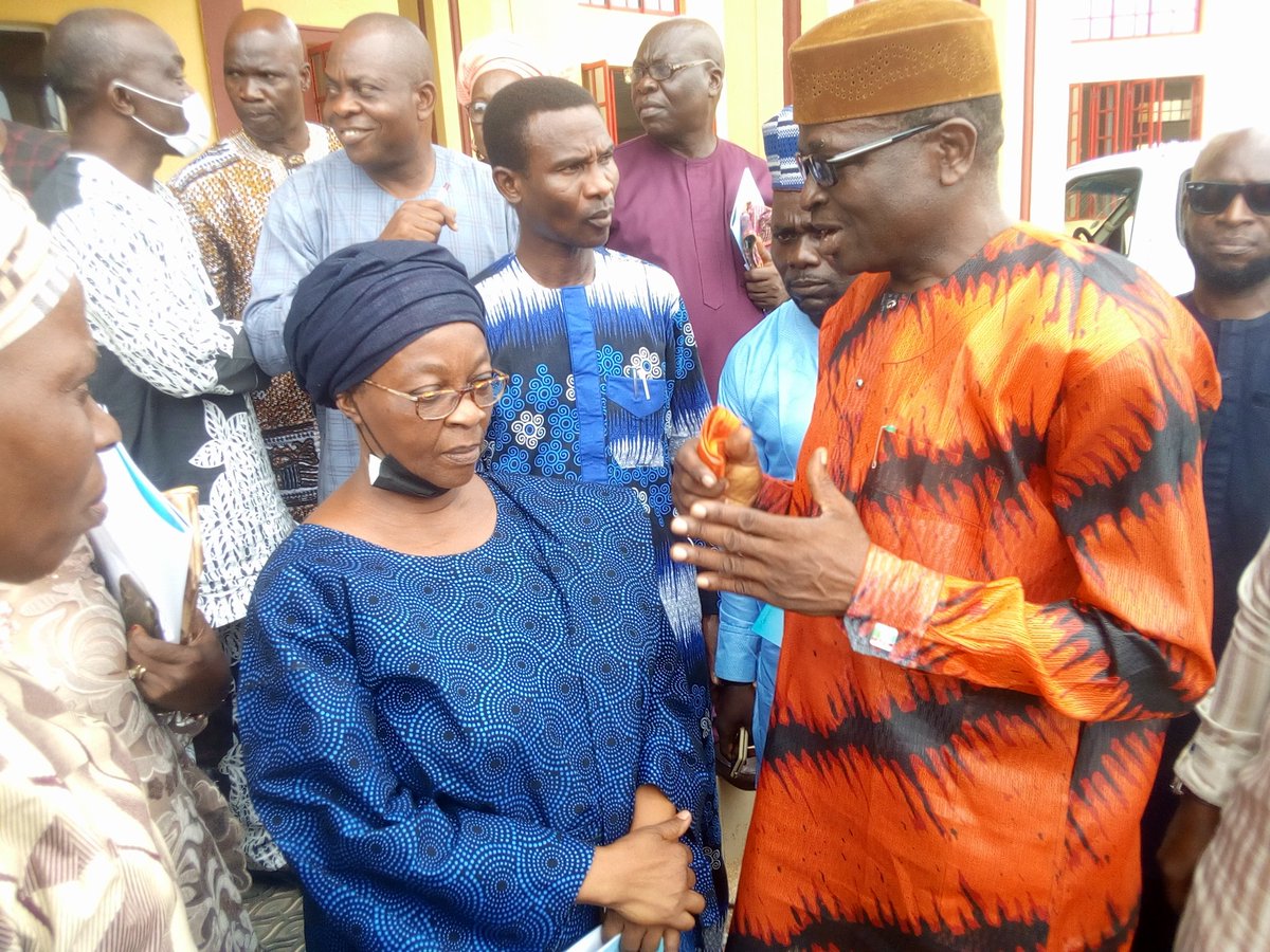 OwoLocal's tweet photo. Today, the Chairman Owo Local Government Hon. Chief Samuel Adegbegi represented the governor of Ondo State Arakunrin Oluwarotimi Akeredolu at the funeral service  of Elder Theophilus Adefemi Adebowale @Living Faith Church, Otapet, Owo.@RotimiAkeredolu @Arabinrinakere1 @floondo https://t.co/Kk7VvL22bc