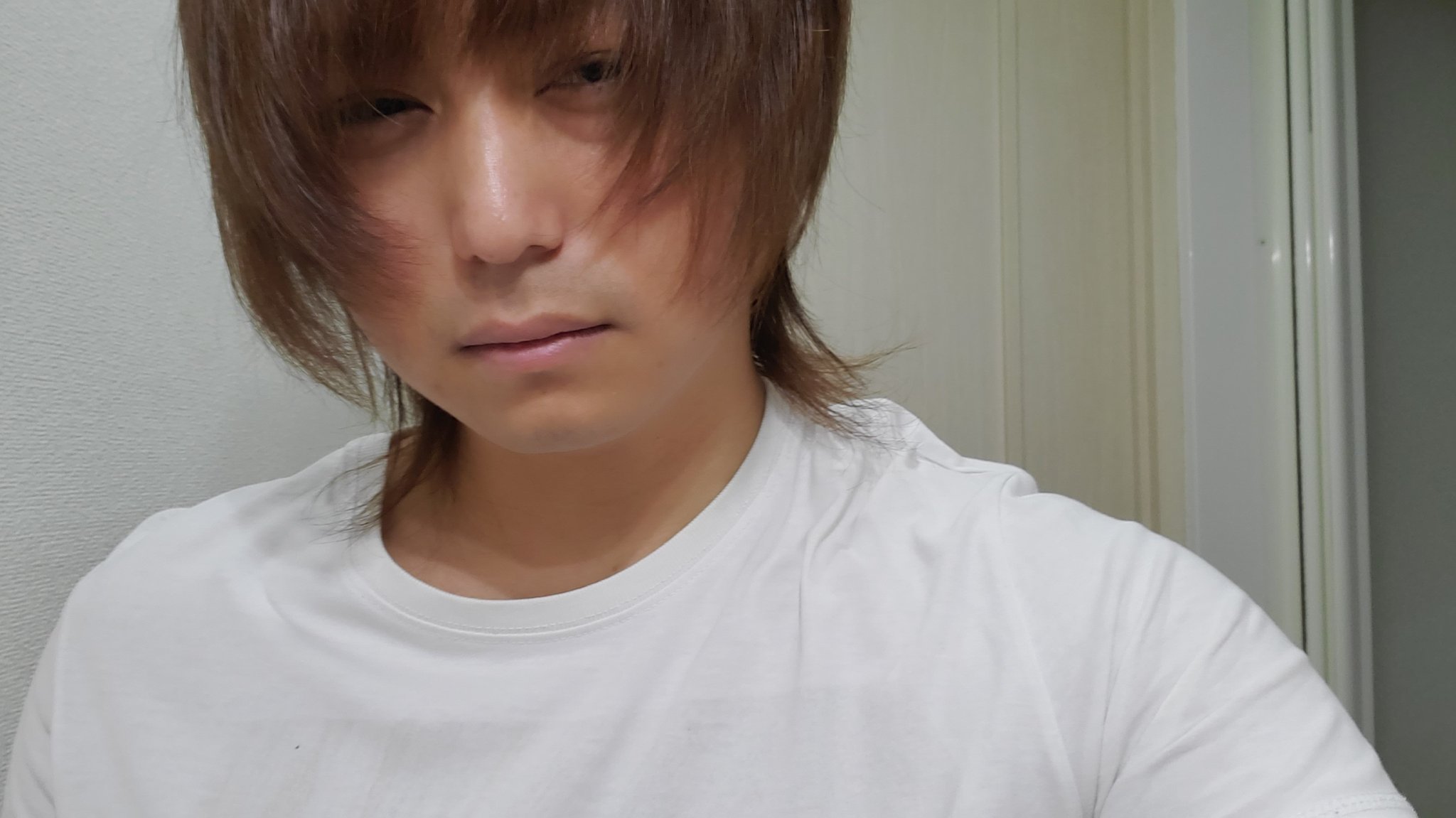 Keishi Vanity 代表 襟足切れないおじさん 刈り上げコボちゃんカットより 襟足長い方が絶対かっこよくね 前髪切りたい Puffyの由美ちゃんにしたい 流行りに乗れないおじさん そもそもおじさんだから流行りとかわからない マッシュ男子 辰吉カット