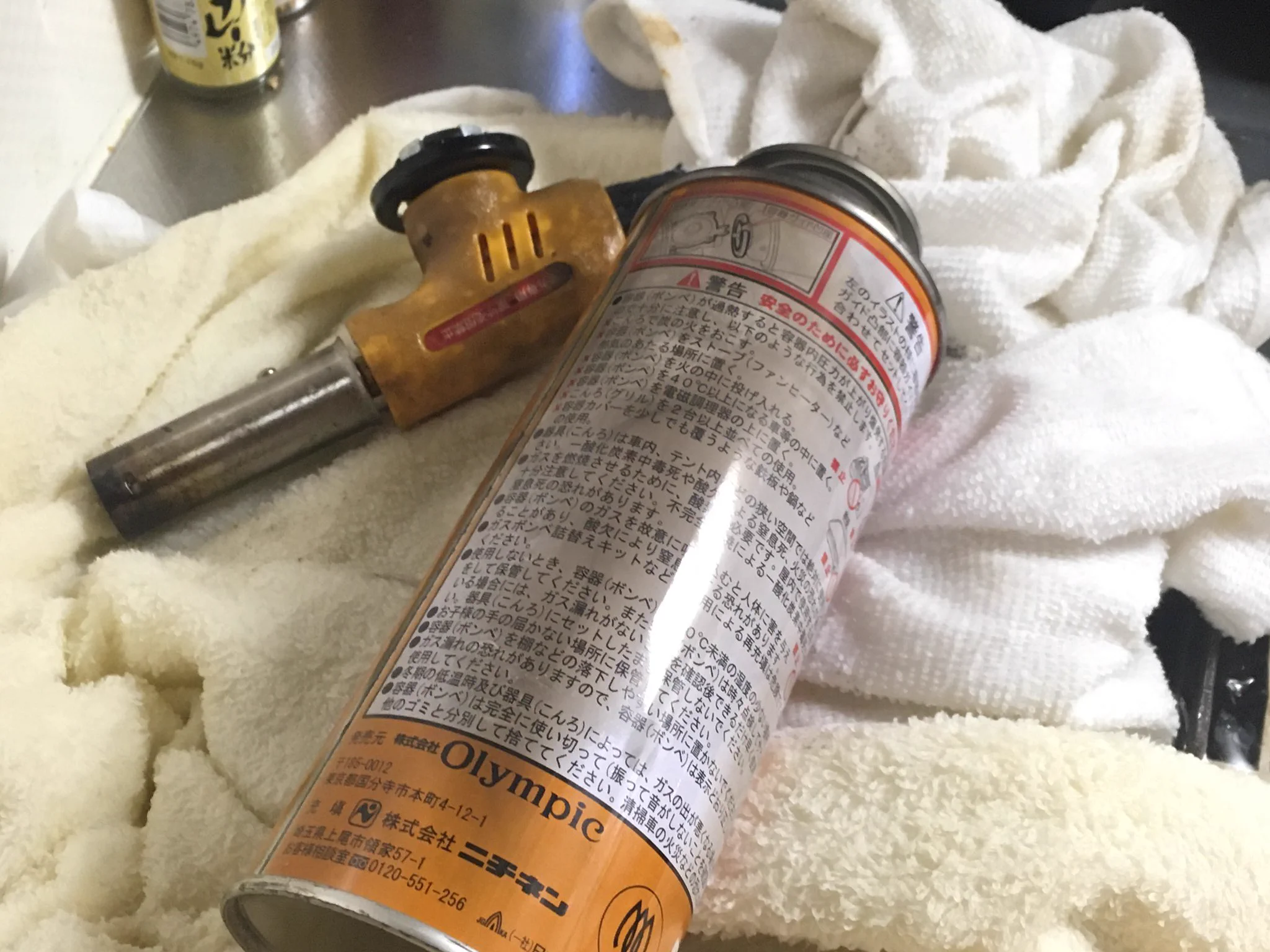 ダイソーのガストーチを使おうとしたらガスが漏れて危うく火事に！