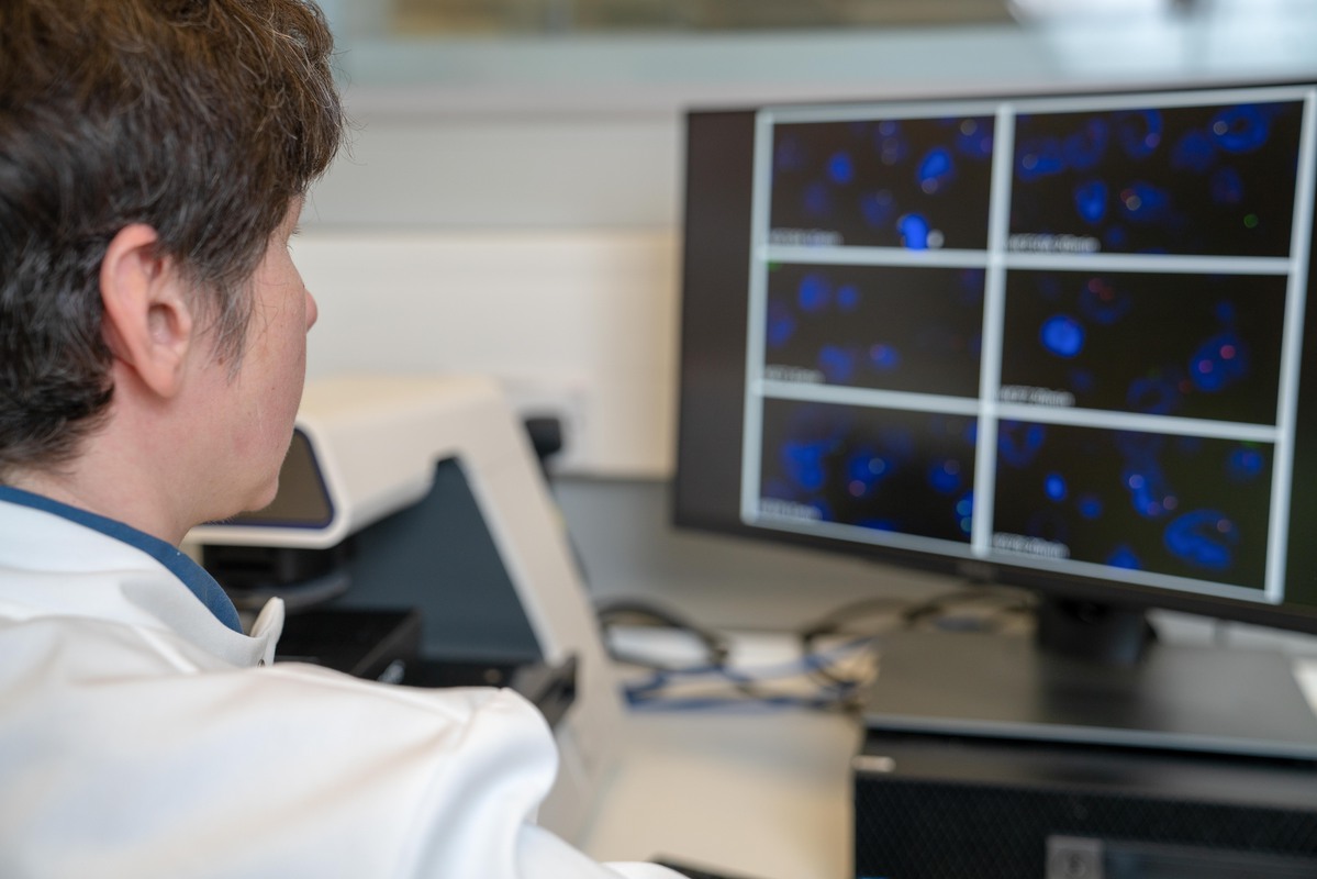 Triple negative breast cancer lacks three molecules present in other types of the disease, making treatment options limited. Our researchers are studying it to find new ways to treat it.
We will be highlighting their work throughout May.

breastcancernow.org/breast-cancer-…