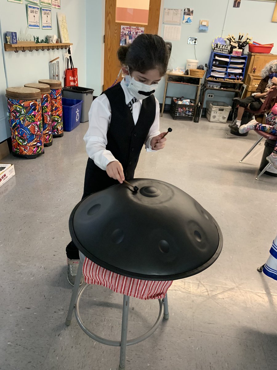 MeeganColeman's tweet photo. What a treat to have Milton Hershey from our 2nd grade Living Museum stop by to experience the hang drum.  Cool things happen in the music room. @BarnumWoods @EastMeadowArts @emeadowschools @staci_marne @OfficialNYSSMA @NassauMusicEd https://t.co/FDsvbi3dAd
