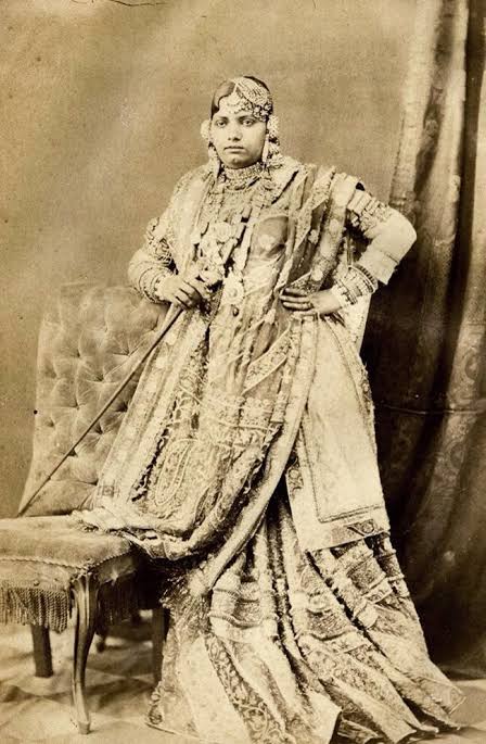 The gharara is a popular bridal dress for Muslim brides in the Hindi belt(UP, Bihar etc) but during the nawab era in the Awadh region, it was a common piece of clothing for the women in the region, usually among the aristocrats