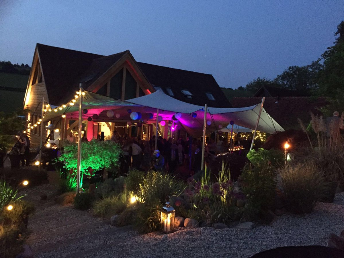 We cant wait to be back celebrating! 🥳🥂🍺
Our Stretch tents can be as open or closed as you want.
#stretchtent #celebration #marqueehire #marqueehirehampshire #fairylights #freshair #friends #catchingup #stretchtenthire #outsidecover 
time-marquees.co.uk