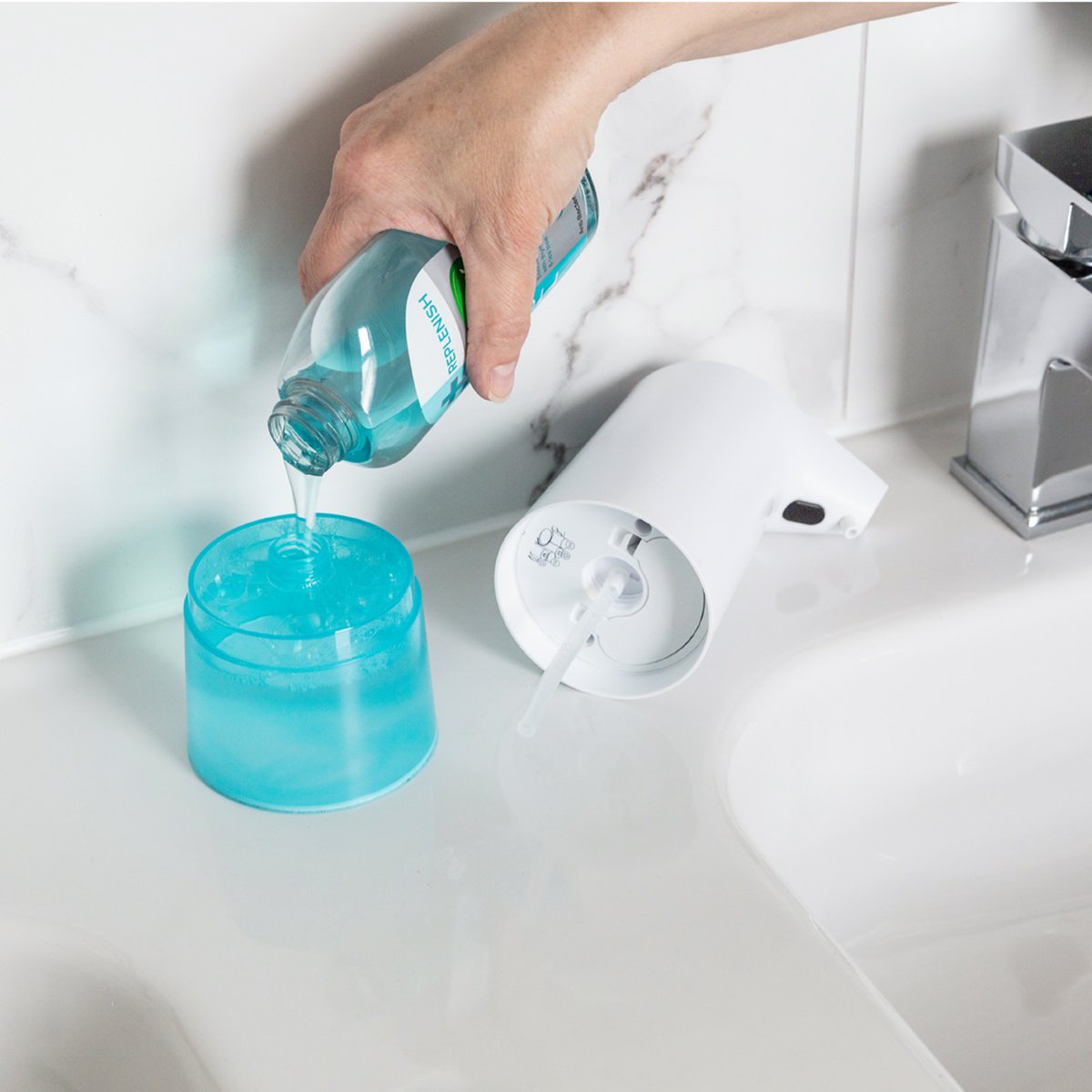 AddisHome's tweet image. Fill up Friday.  New out touch free foaming soap dispenser.  What will you dispense in yours?  Washing up liquid or hand soap?

Happy Floorcare Friday. 

#addishome #askaddis #loveyourspace
