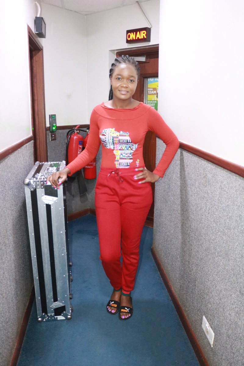 Friday njema tuko naye <a href="/MmboneMercy1/">Mmbone Mercy</a> ndani ya #MercyNaZemaMillele kuanzia 10.00am hadi 1.00pm. unatuskiza ukiwa maeneo gani? <a href="/KakaZema/">Kaka Zema</a>