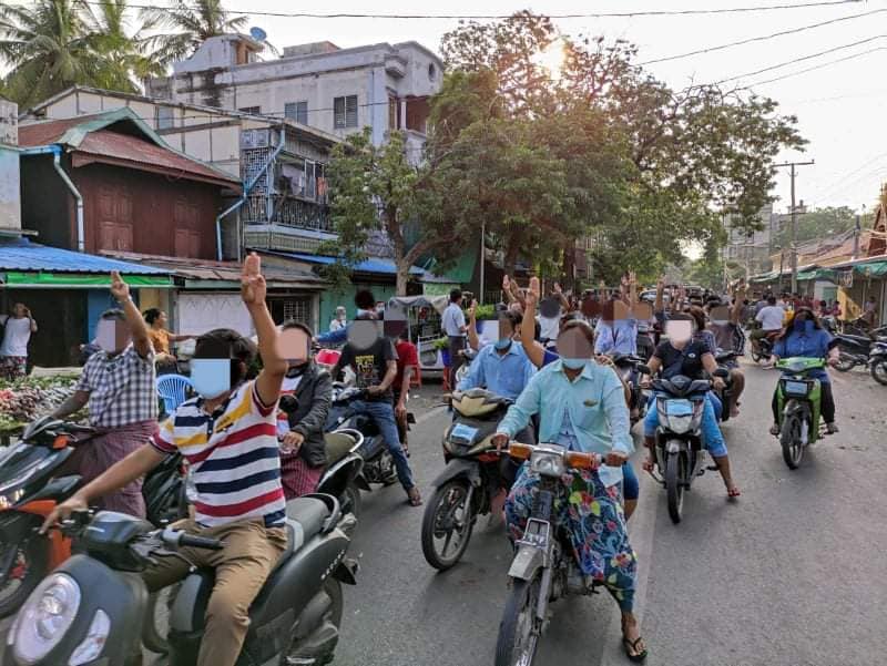 IrrawaddyNews's tweet photo. Students in #Mandalay’s Aungmyaythazan Township showed their opposition to the military regime on Apr. 30. (Photo: CJ) 

#WhatsHappeningInMyanmar https://t.co/2QJbifvcoL