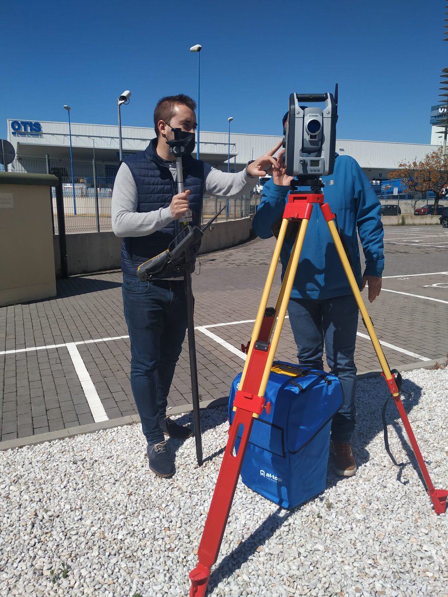 AltopTopografia's tweet photo. Estación total robótica #Trimble #S7 y libreta colectora Trimble #TSC7. La asociación perfecta para aquellos profesionales que necesitan autonomía.
Mas información en: https://t.co/lV1oXg4ie5
#Altop #Levantamientos #versatilidad #escaner #TrimbleAccess #TrimbleS7 #TrimbleTSC7 https://t.co/ulO4EQRbn4