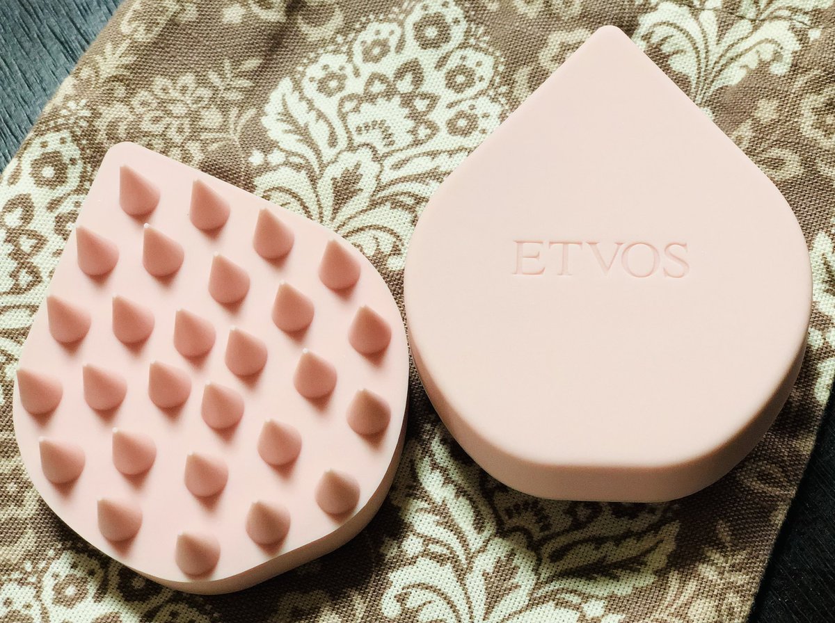 【リトリート<a href="/home/">Geneia@home</a>】
頭も目もスッキリ👀
これ気持ちいいーー‼️
お風呂時間はとっておきのリトリートタイム🛁　etvosさんのヘッドスパブラシが最近のお気に入り✨

シリコンがガシガシできて💯
お風呂上がりスカーっとするよ👍

＃etvos_jp 
#ヘッドスパブラシ