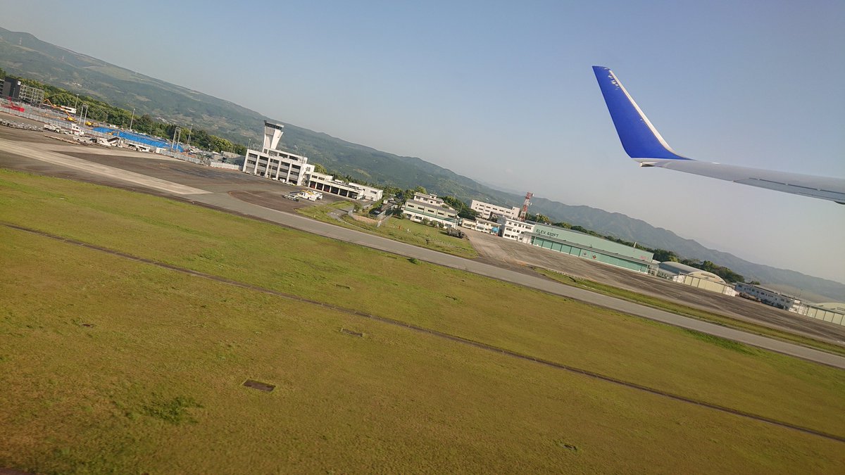 yukidaruma_117's tweet photo. 熊本空港を離陸 #NH334 #ANAWiFi https://t.co/ydzFRZdaBp
