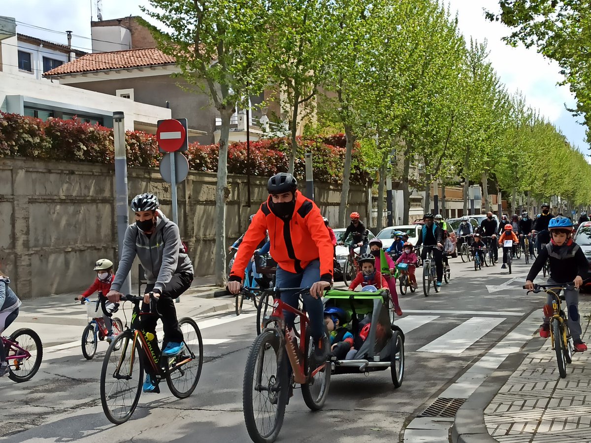 📝 Hem preparat aquest manifest per una nova mobilitat a Igualada. Amb unes demandes clares per un objectiu concret: mobilitat sostenible i segura.
Signa i comparteix ➡️ ciclistesurbans.org/manifest-per-u…