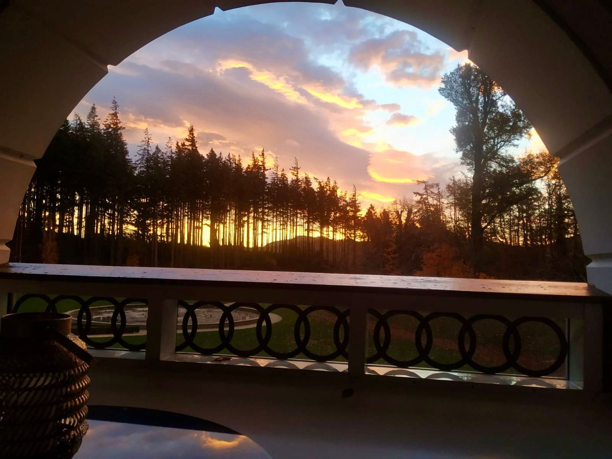 The magic in new beginnings is truly the most powerful of them all. 
#Sunrise #NewBeginnings #WakeUpInWicklow
#VisitWicklow #makeabreakforit #PowerscourtHotel
#WhenWeTravelAgain