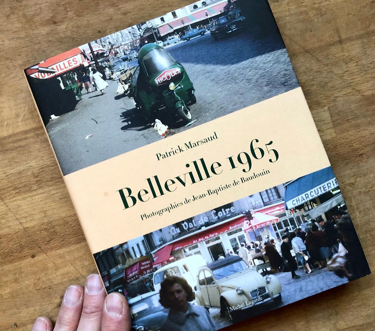 📚#VendrediLecture Avec "Belleville 1965", l'éditeur de #Paris10 Michel Lagarde met en lumière les photos de Jean-Baptiste de Baudouin, un ouvrage à retrouver quai de Valmy à la librairie <a href="/Artazart/">Artazart</a>  !