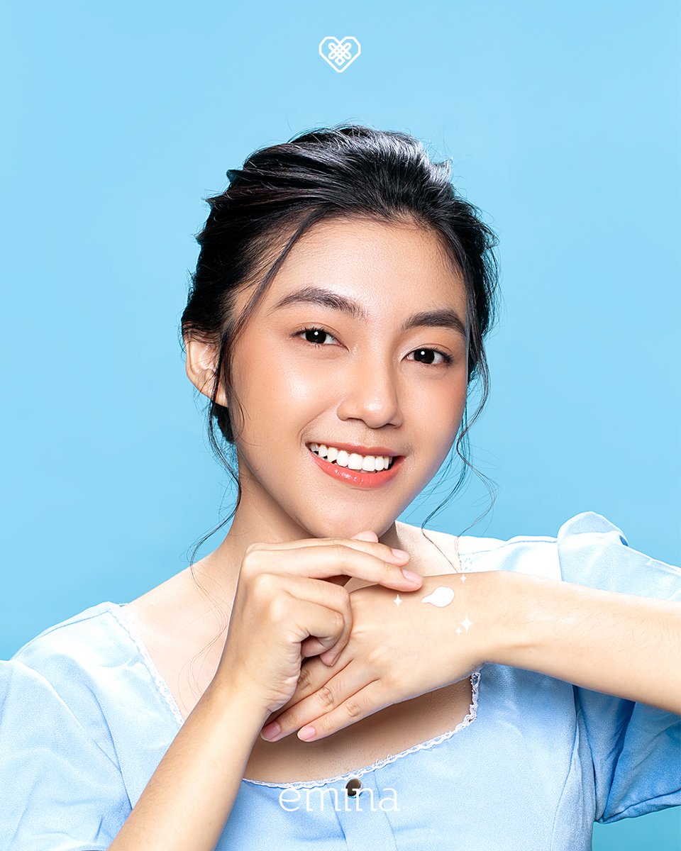 eminacosmetics's tweet image. Kulit kamu cenderung berjerawat atau acne prone tapi pengen tetap glowing?

Jangan lupakan Emina punya Bright Stuff for Acne Prone Skin yang bisa memberikan #ExtraSupport untuk kulit kamu!

#EminaBeautyBestie