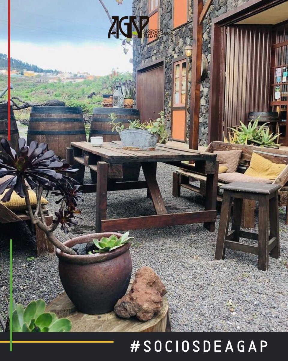 🍷 El Restaurante La Casa del Volcán es un espacio gastronomico especialista en vinos y productos de nuestra isla. 
Un lugar diferente y familiar para pasar un día diferente y tranquilo 🌅
👉🏾 Descubre más sobre #AGAP en nuestra web agapgastro.com.
