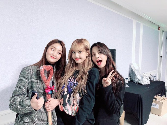 sorn, yuqi and minnie attending blackpink's concert and taking a photo with lisa behind the stage